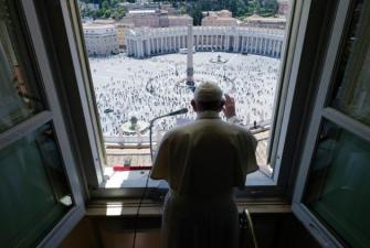 البابا فرنسيس يتلو صلاة افرحي يا ملكة السماء  (Vatican Media)